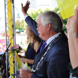 (100) Ode aan burgemeester Van der Knaap (Shanty zangers Ede, OBK) (Foto: Berry Jakobsen)